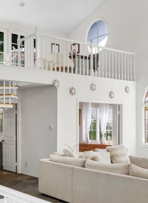 Stunning Mediterranean Mansion In Laurel Canyon Los Angeles Zewnętrze zdjęcie