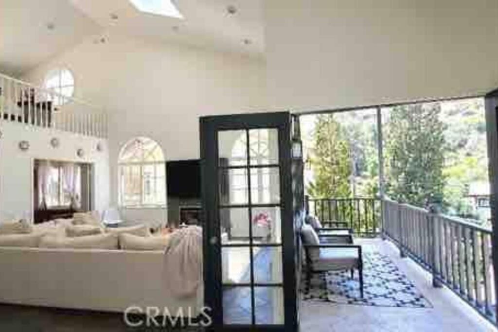 Stunning Mediterranean Mansion In Laurel Canyon Los Angeles Zewnętrze zdjęcie