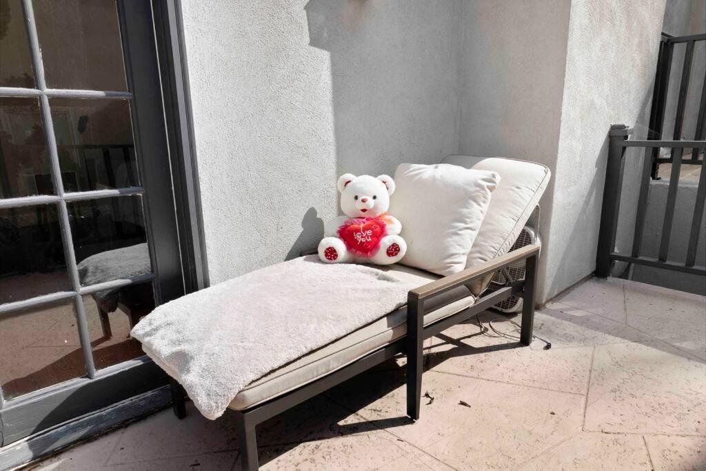 Stunning Mediterranean Mansion In Laurel Canyon Los Angeles Zewnętrze zdjęcie