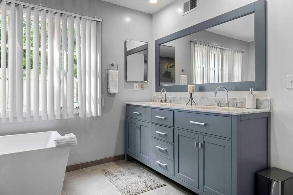 Stunning Mediterranean Mansion In Laurel Canyon Los Angeles Zewnętrze zdjęcie