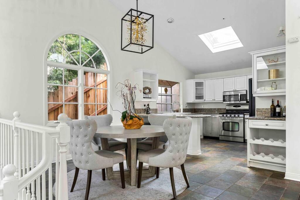 Stunning Mediterranean Mansion In Laurel Canyon Los Angeles Zewnętrze zdjęcie