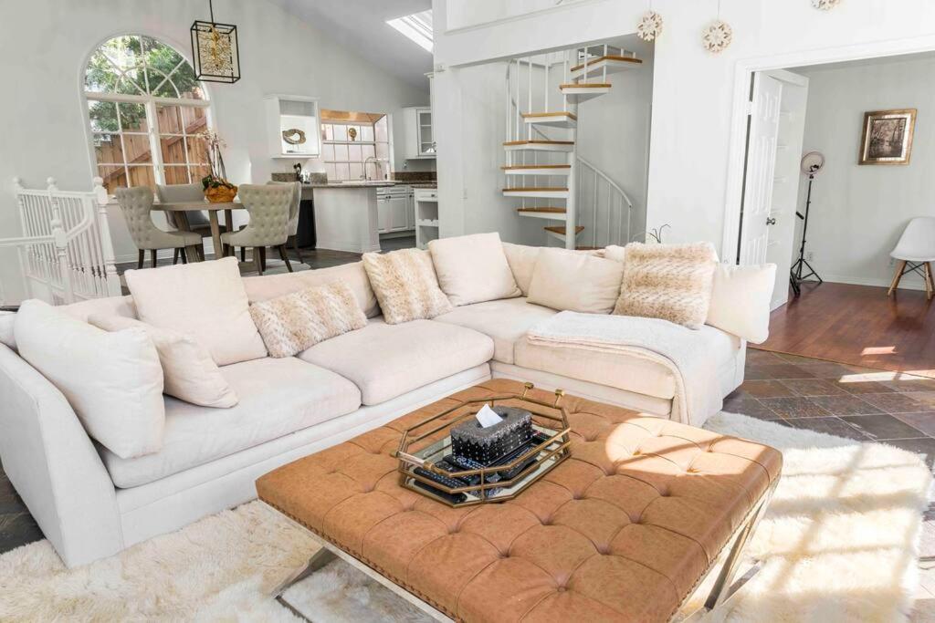 Stunning Mediterranean Mansion In Laurel Canyon Los Angeles Zewnętrze zdjęcie